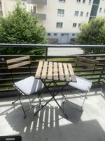 Balkonset aus Holz mit Tisch, 2 Stühlen und Sitzkissen