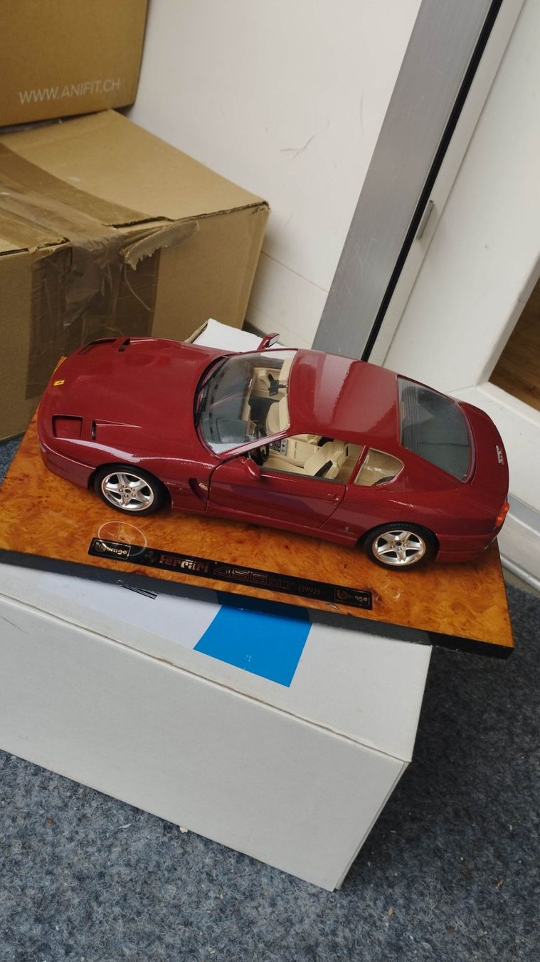 Bburago Modellautos: Ferrari 456GT auf Wurzelholzbasis – Gebraucht aus Chur von oriori 2