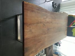 Massiver Esstisch Baumkante Holztopf Metallgestell 200x80cm.