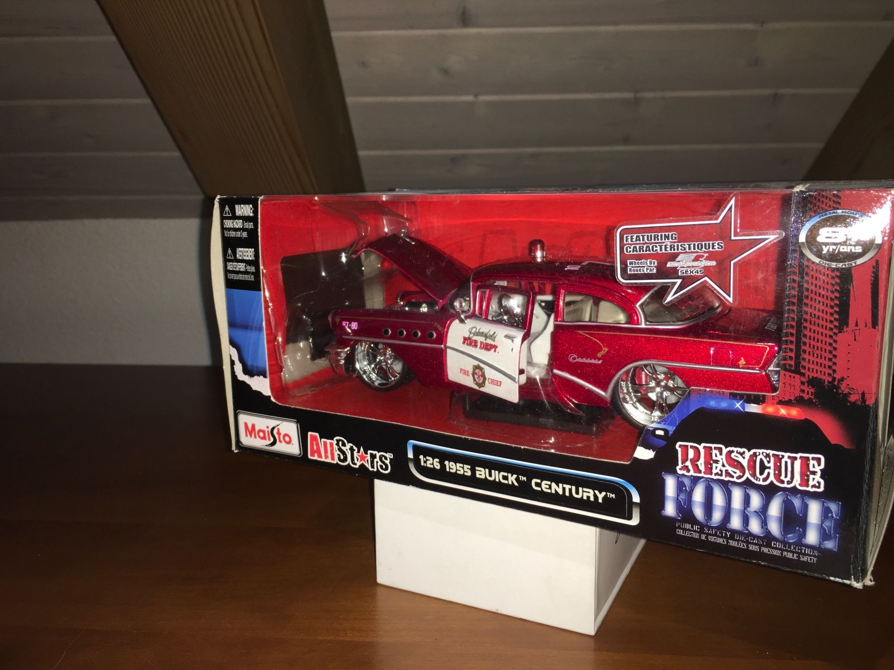 Maisto Modellini d'auto: 1955 Buick Century Fire Dept. 1/26 Rescue Force – Nuovo (secondo la descrizione) da Wohlen AG venduto da PrivatSammlung 1