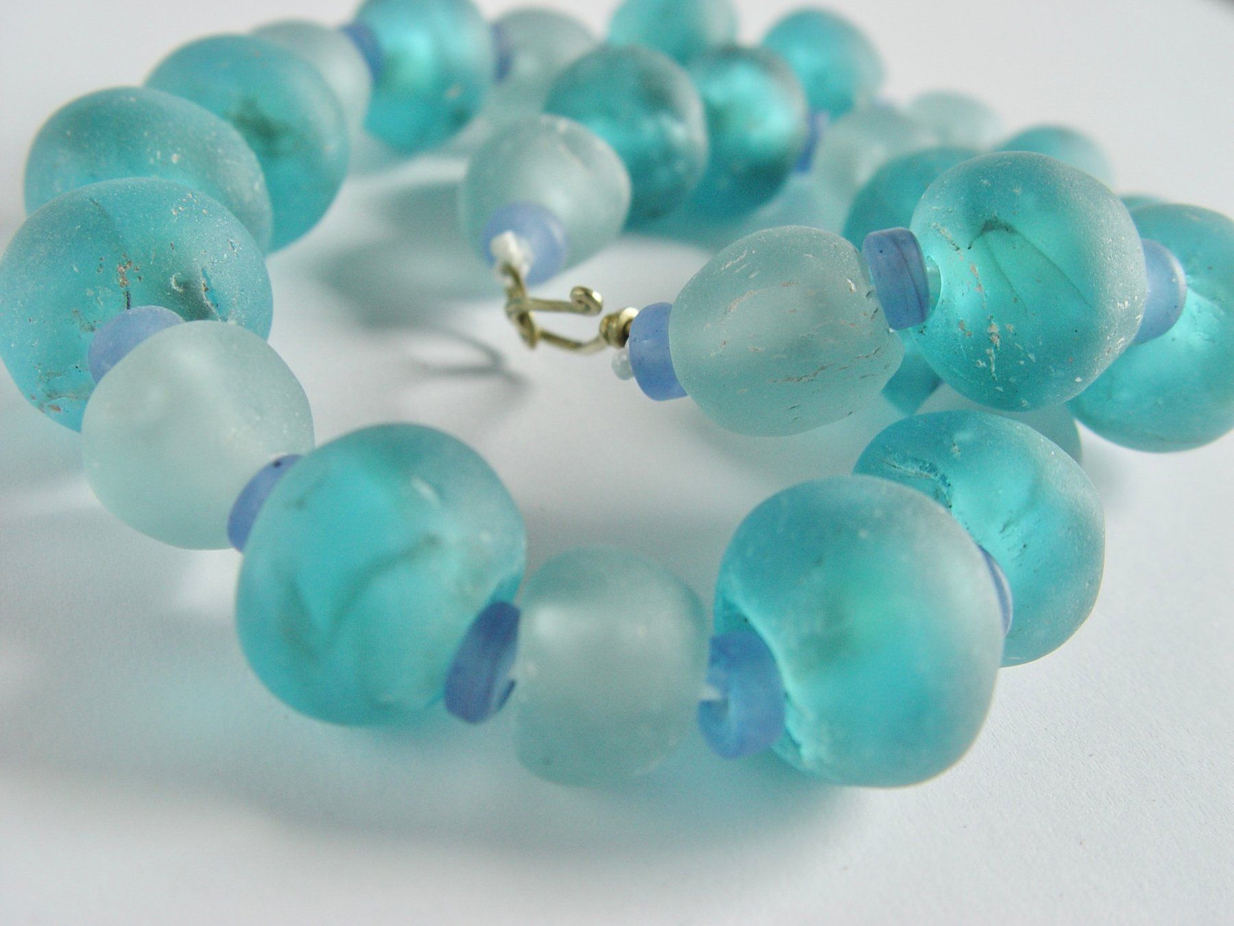 Catenine: Kette aus afrikanischem Recycling Glas – Usato da Henggart venduto da gernli 5