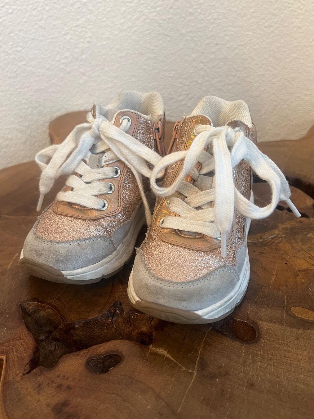 Friboo Scarpe per ragazze: Schuhe, Sneaker, Friboo Mickey Mouse, Mädchen, 25 – Usato da Wilen b. Wil venduto da carpediem25