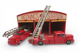 Feuerwache mit 2 Tekno Feuerwehren