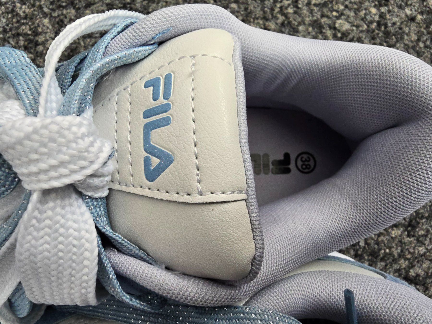 Fila Scarpe da donna: Fila Schuhe Grösse 38 hellblau/weiss gebraucht – Usato da Niederhünigen venduto da 12181 1