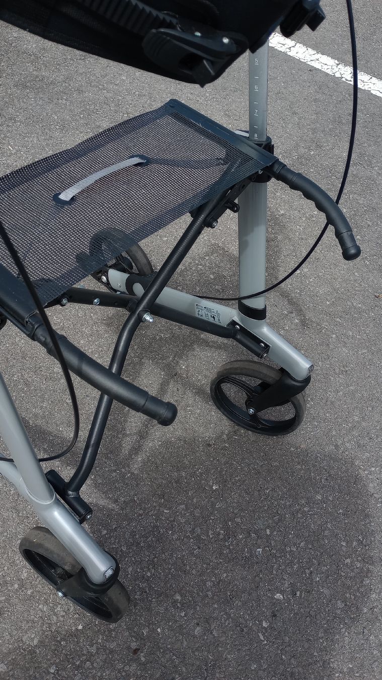 Ausili per la deambulazione: Rollator, déambulateur – Usato da Lonay venduto da DanBadoux 4
