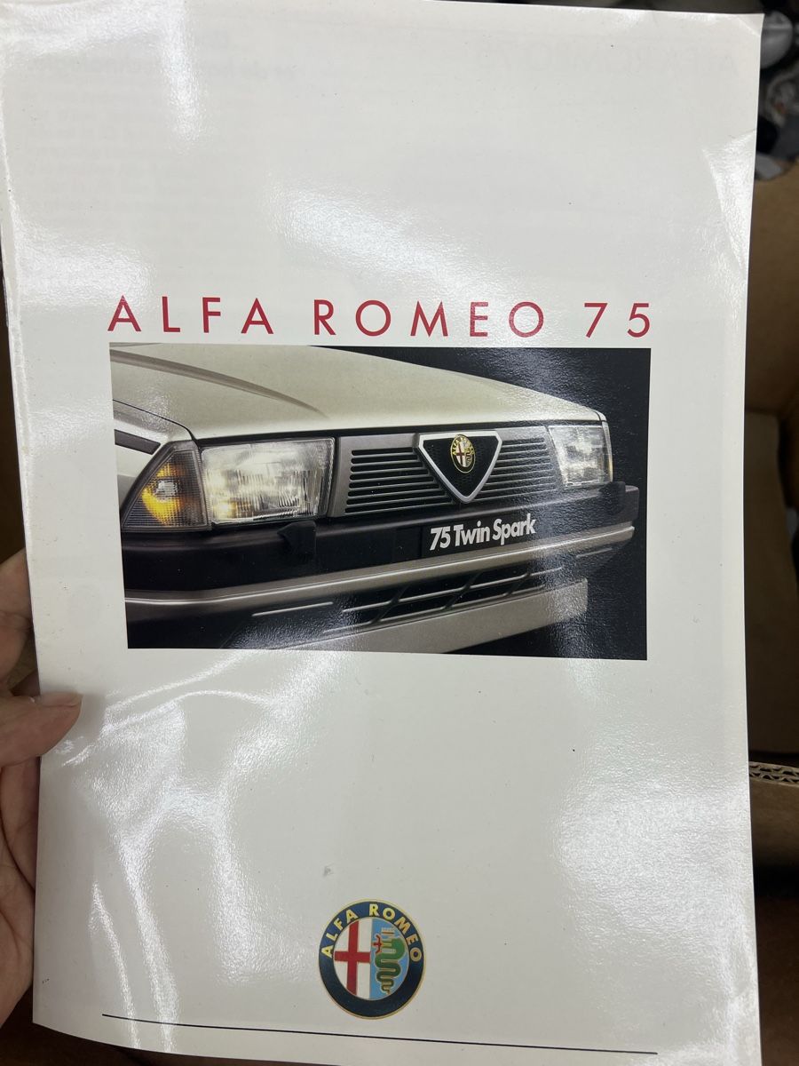 Alfa Romeo Dokumente: Originaler Alfa Romeo 75 Prospekt Deutsch – Gebraucht aus Wettingen von NickInc
