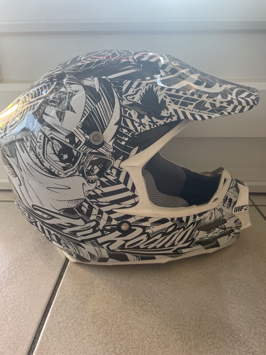 Caschi & visiere: Casque de motocross  – Usato da Mont-sur-Lausanne venduto da cam_z2rd 1
