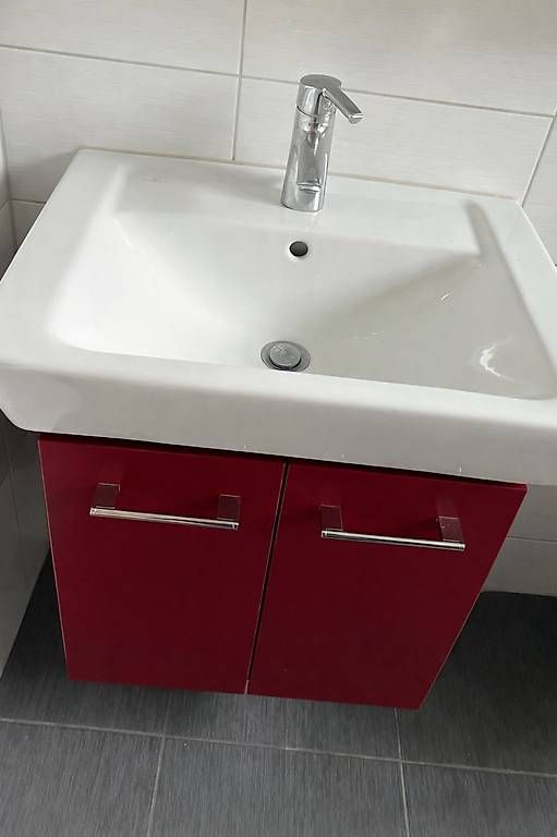Mobili per bagno: Waschtisch mit Unterschrank, rot, inklusive Hahn – Usato da Steinhausen venduto da gapriccio
