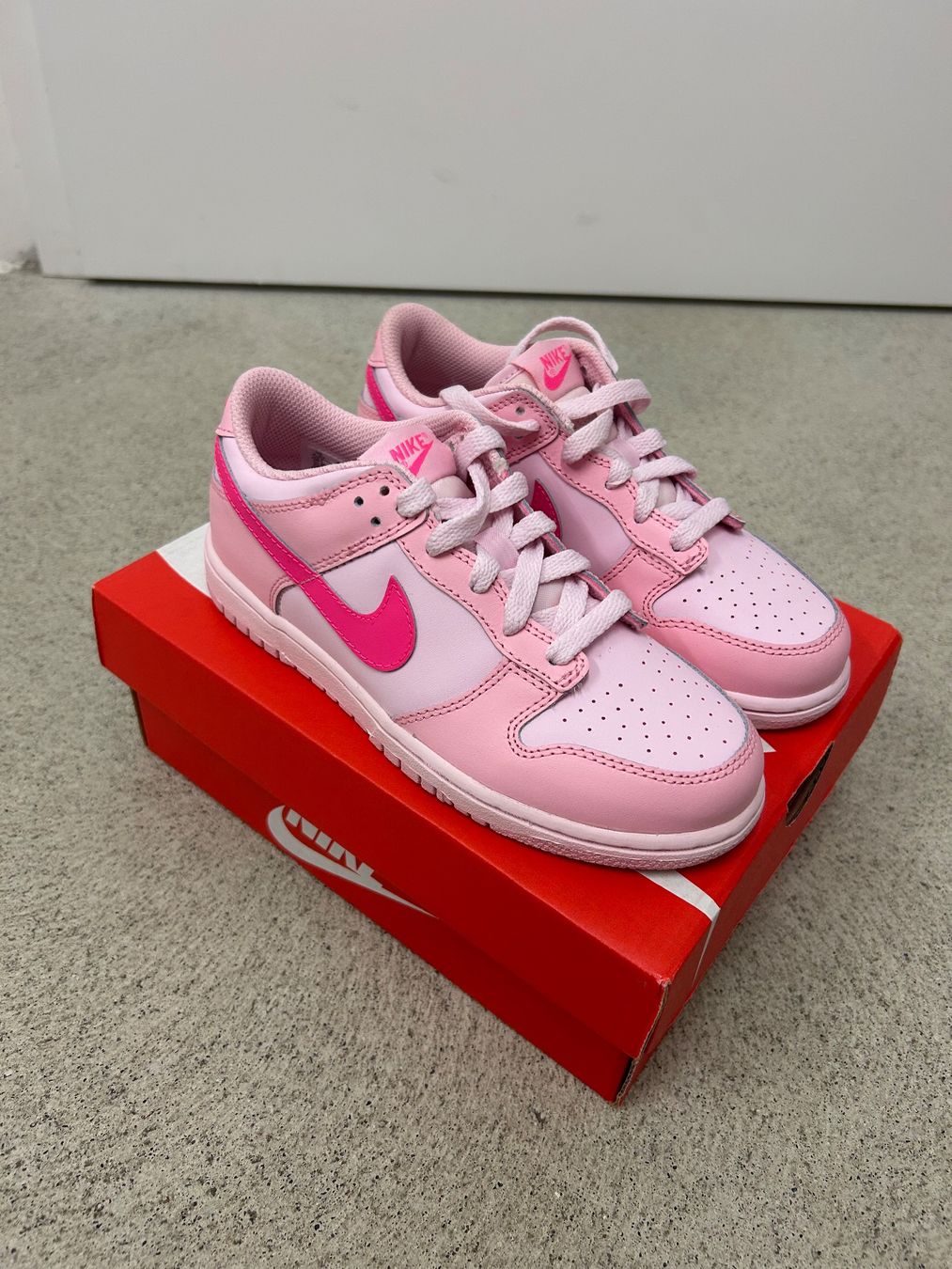 Nike Scarpe per ragazzi: Nike Dunk Low Triple Pink – Nuovo e nell'imballaggio originale da St.Gallen venduto da y.vrn1