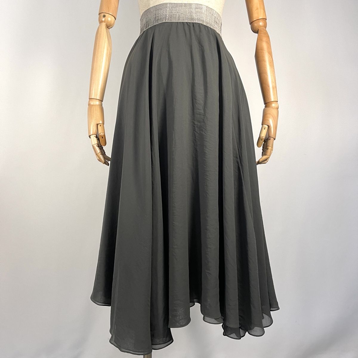 Lilith Gonne: LILITH Gray Skirt – Nuovo (secondo la descrizione) da Emmen venduto da Nightingale_2022 1