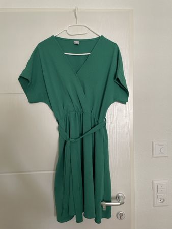 Grünes Sommerkleid, M