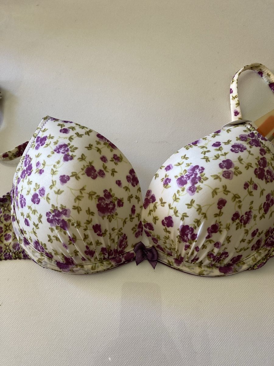 Autres dessous: Sg neuf taille 75B – Neuf avec emballage d'origine à Orbe par Jade333