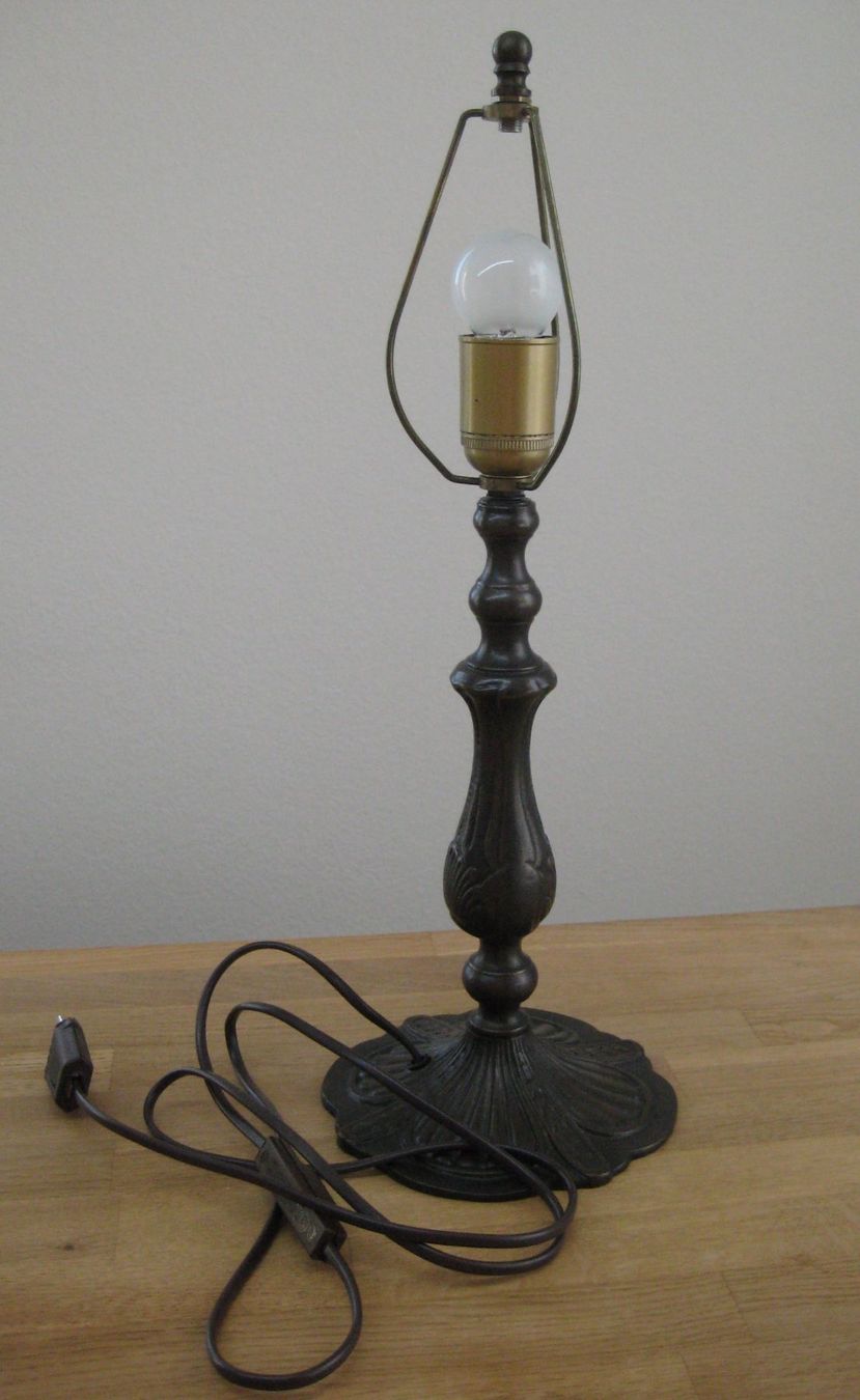 Tiffany & Co. Lampade: Grosse Tischlampe Tiffany Stil – Usato da Langendorf venduto da Happy11 4
