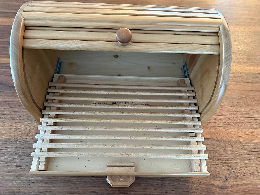 Behälter & Ähnliches: Brotkasten massiv Kirsche mit herausziehbarem Brotbrett – Gebraucht aus Freidorf TG von joanmo 2