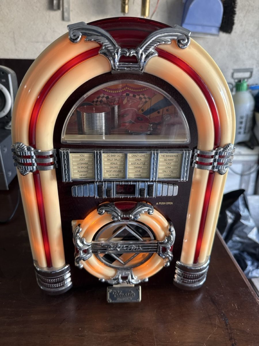 Jukebox: Jukebox radio cd – Difettoso da Bouveret venduto da vit_br9v
