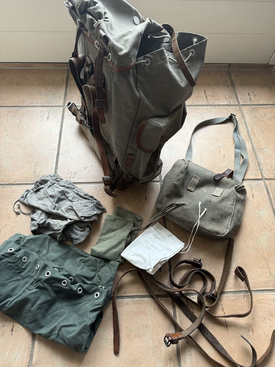 Schweizer Armee Zaini: Vintage Militär Rucksack – Usato da Horriwil venduto da Carrera68
