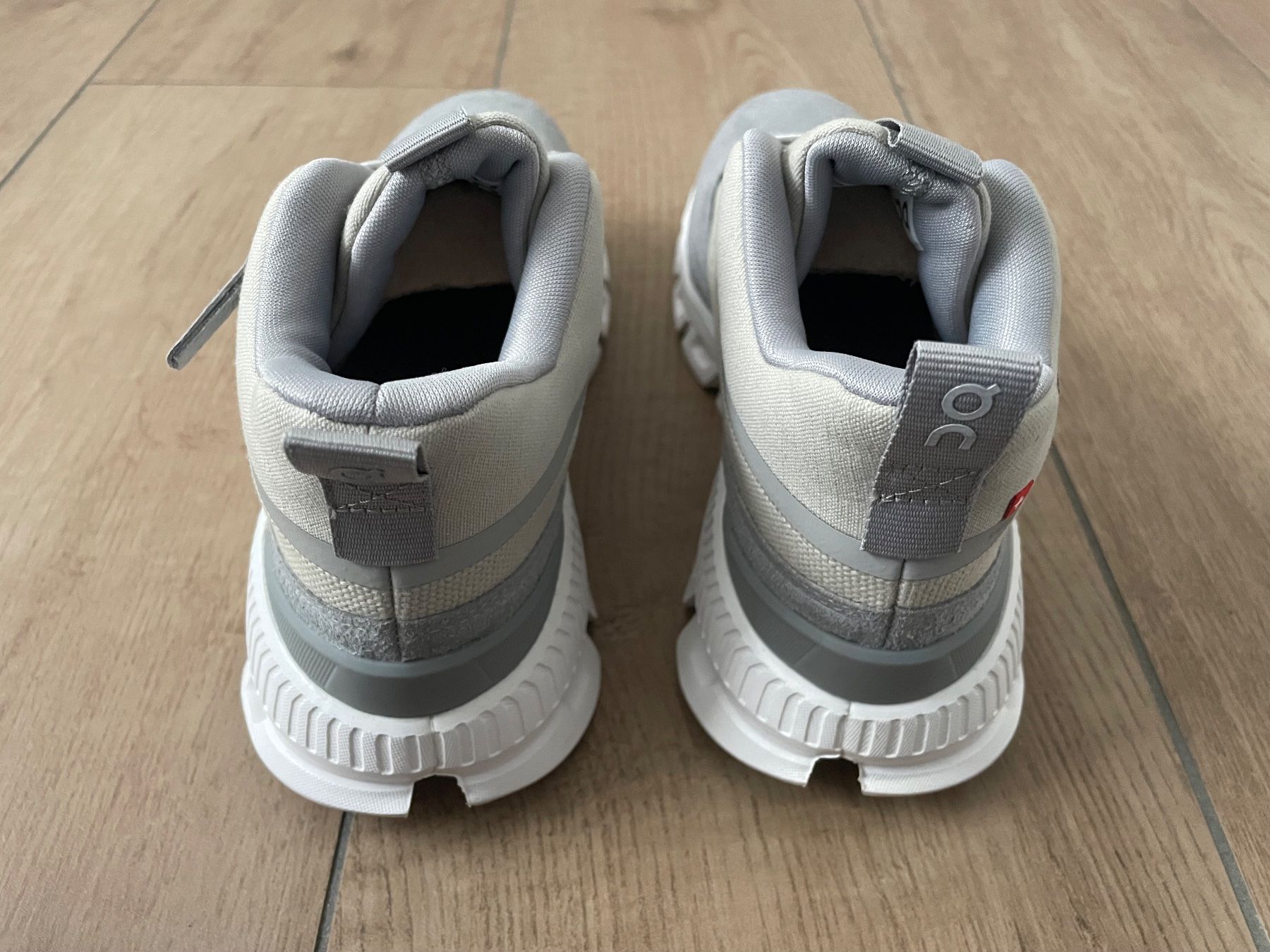 On Scarpe da donna: On Cloud Hi Glacier/Grey Gr. 37 NEU – Nuovo e nell'imballaggio originale da Waltenschwil venduto da hansnine 5