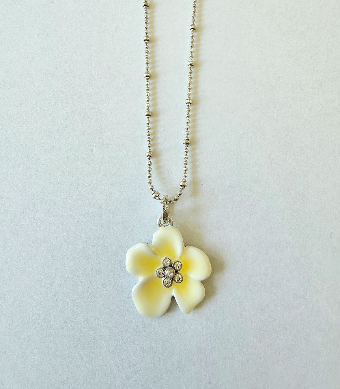 Colliers: Designkette mit Blumenanhänger - A&C neu – Neuf avec emballage d'origine à Uetikon am See par Springdream 4
