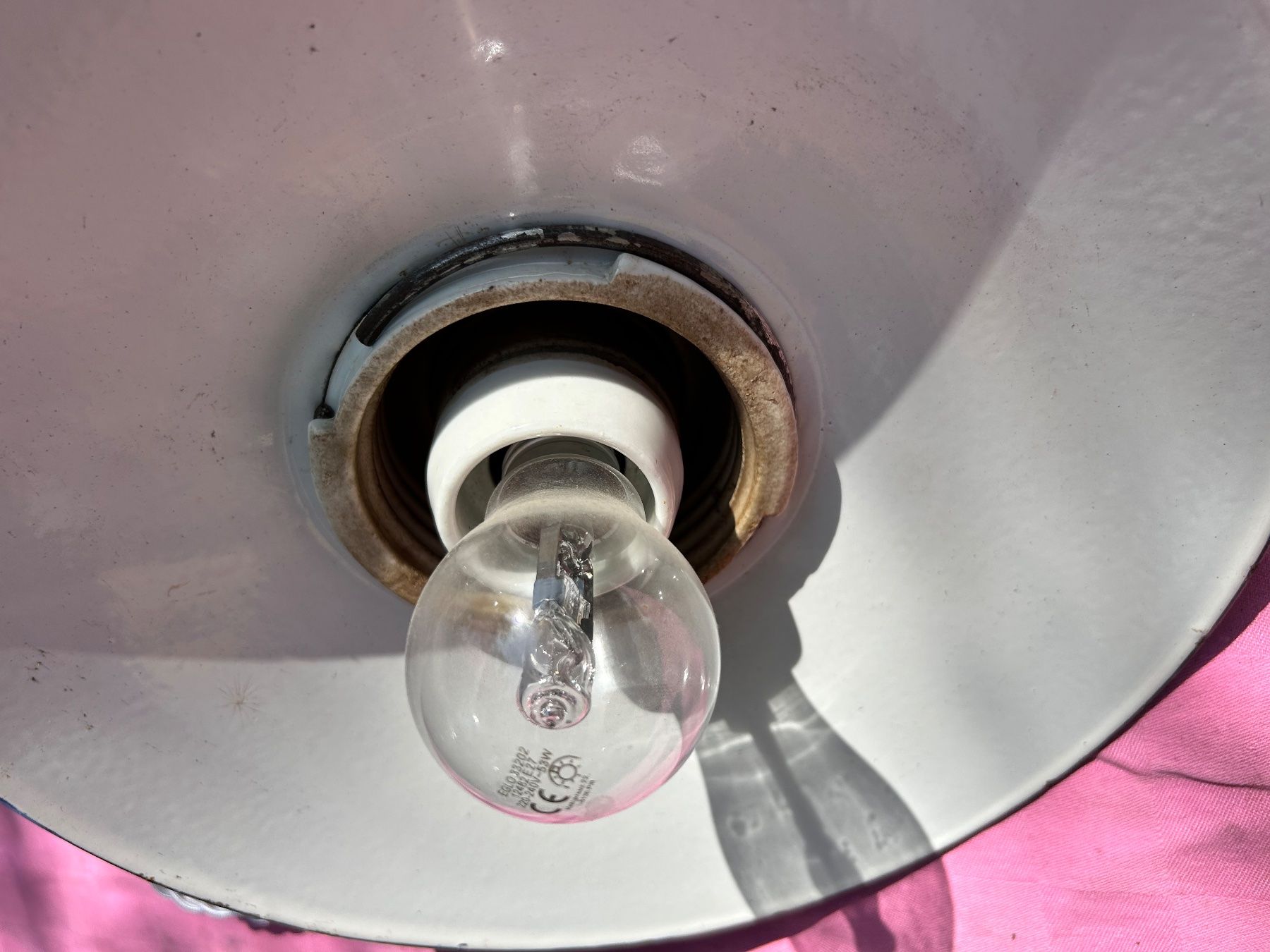 Lampen: Antike Hängelampe Emaille weiss Metall – Gebraucht aus Bremgarten b. Bern von Thermes 1