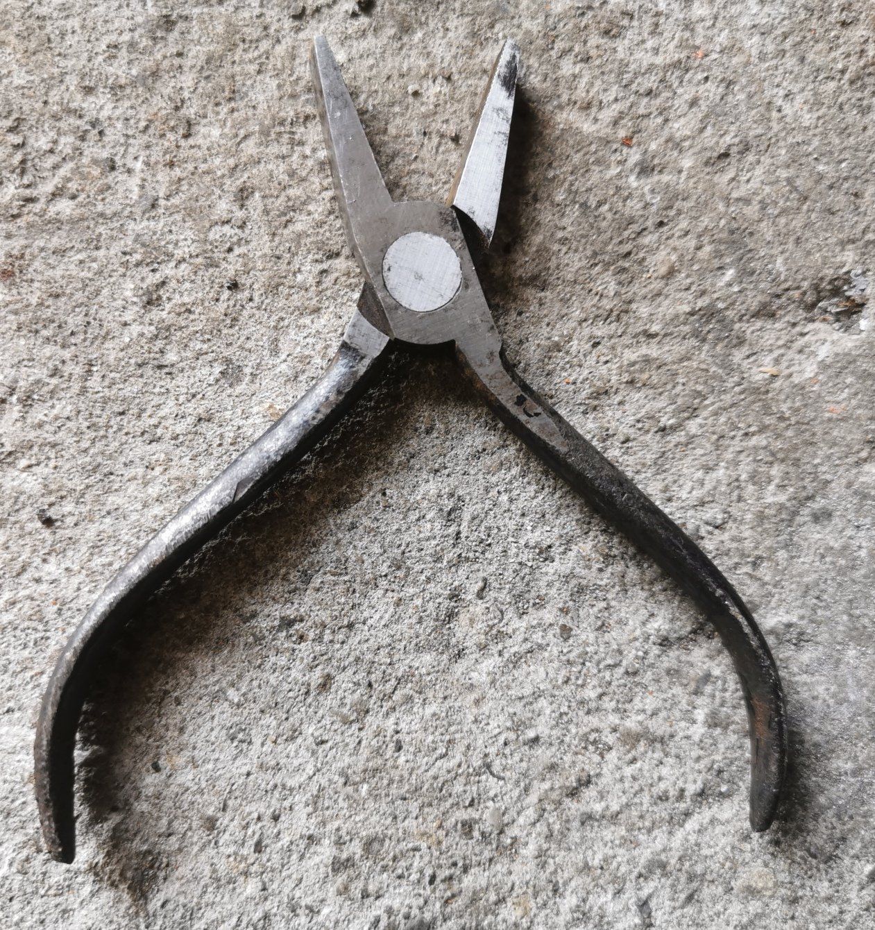 Tutti gli attrezzi: Mini Flach-Zange, 40 Gramm – Usato da Vielbringen Worb venduto da Isch-0u-guet 1