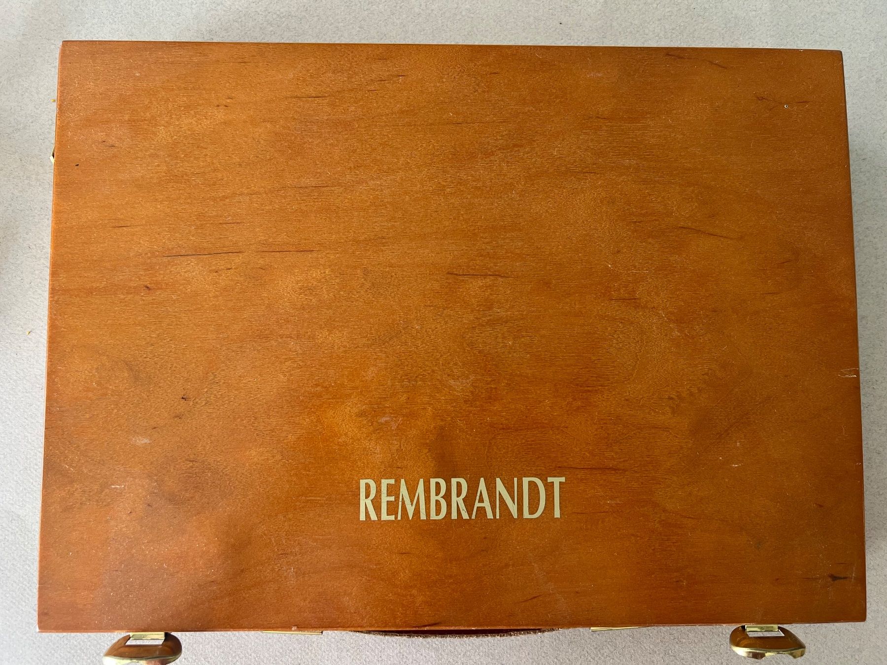 Matite, matite colorate & gessi: Coffret pastels secs Rembrandt, 60 pièces – Usato da Chézard-St-Martin venduto da Chopette 1