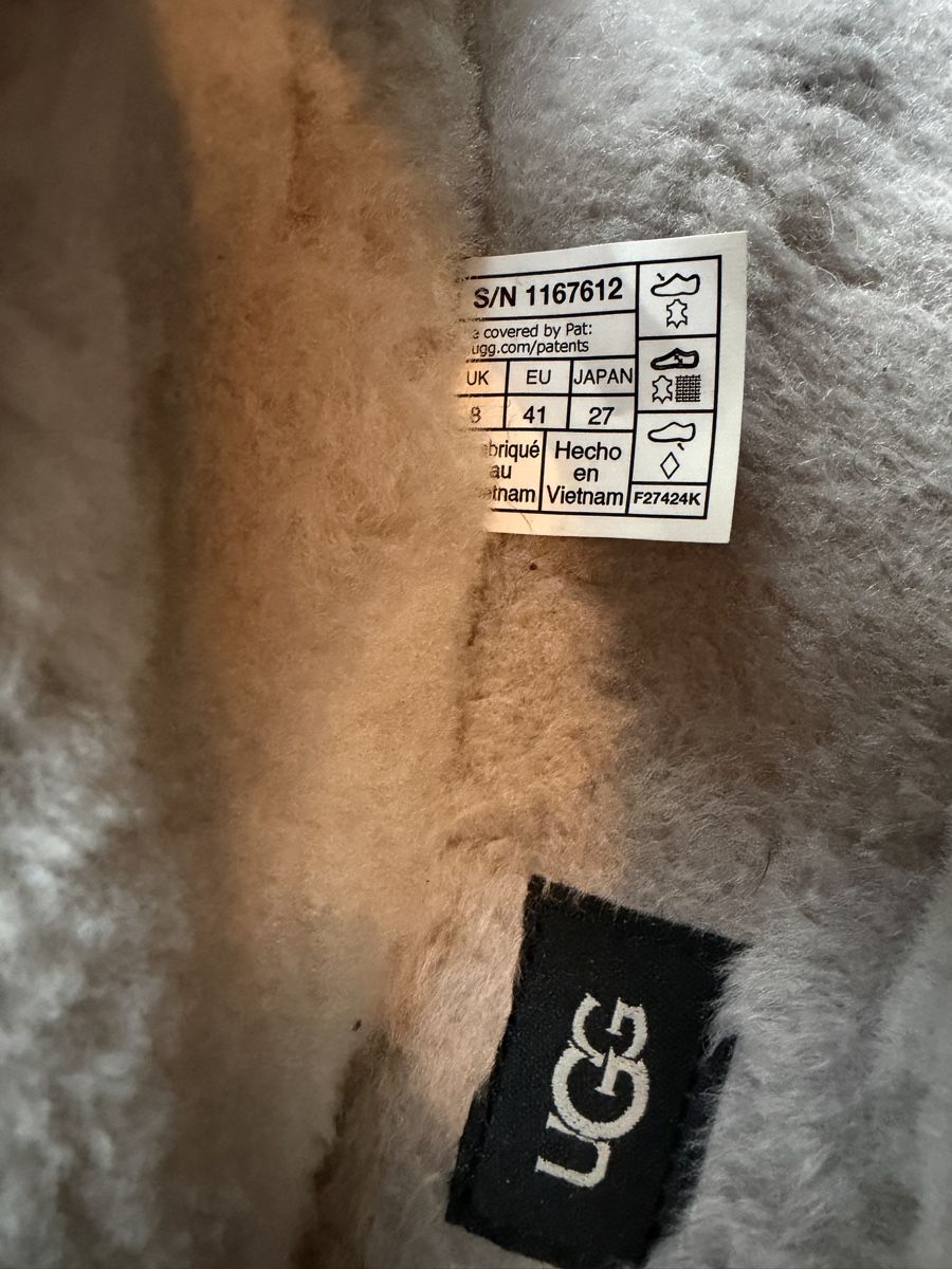 Ugg Chaussures femmes: UGG Bea Mary Jane schwarz  – Neuf (Voir description) à Fribourg par DayaneH. 5