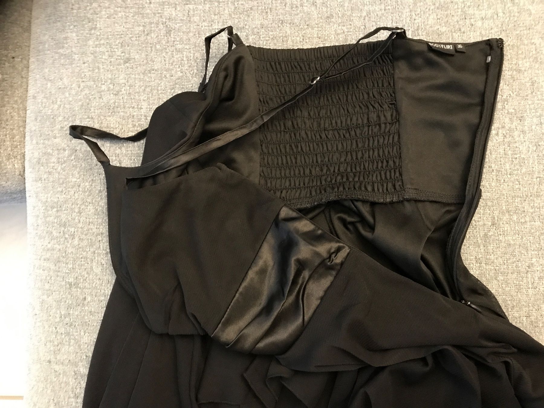 Robes: Abendkleid – D'occasion à Niederglatt ZH par Mary102 5