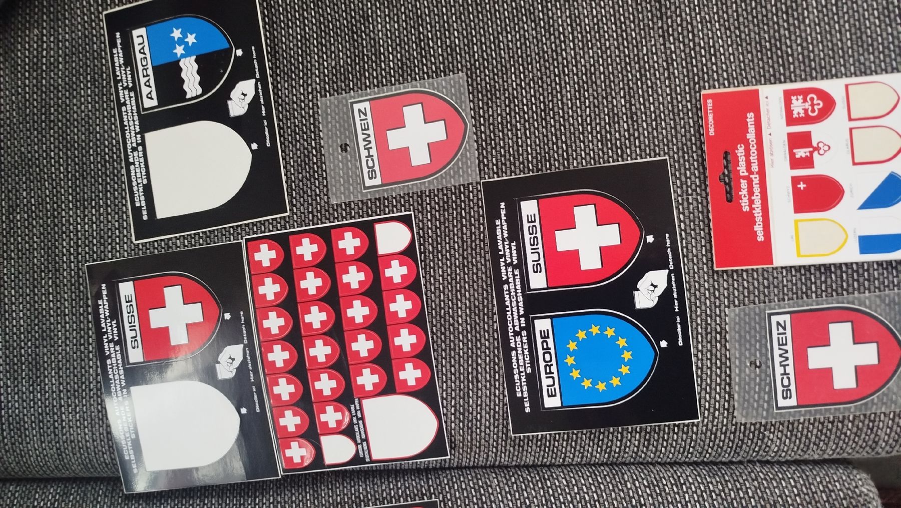 Sticker: Schweizer Wappen-Aufkleber – Usato da Glashütten venduto da lightmoon 5