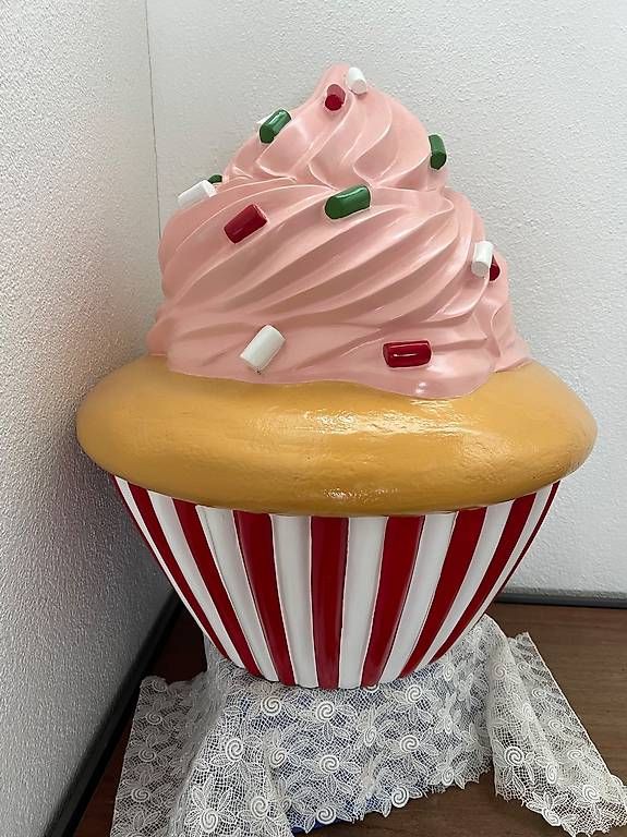 Alle Dekorationen: Riesiger Cupcake Deko   🧁🍭🍬 – Neu (gemäss Beschreibung) aus Rehetobel von Saentis111 1