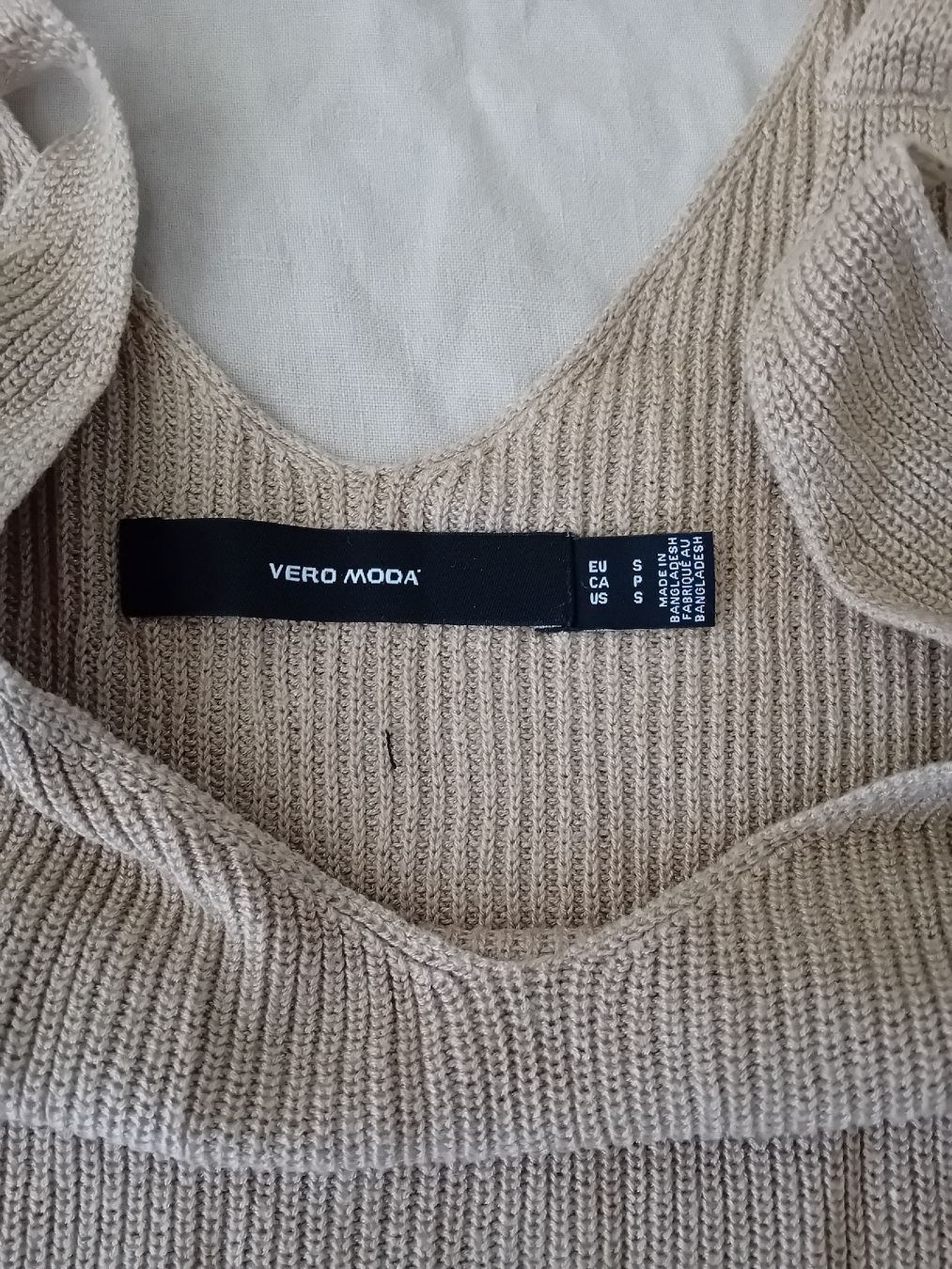Vero Moda Camicette: Vero Moda Top, Größe S, beige, Strick, V-Ausschnitt, ärmello – Usato da Romanshorn venduto da milenva 1