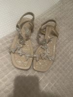 Damen Sandalen beige mit Schmetterling 