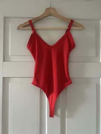 Roter Body Gr. XS, ideal für den Sommer 