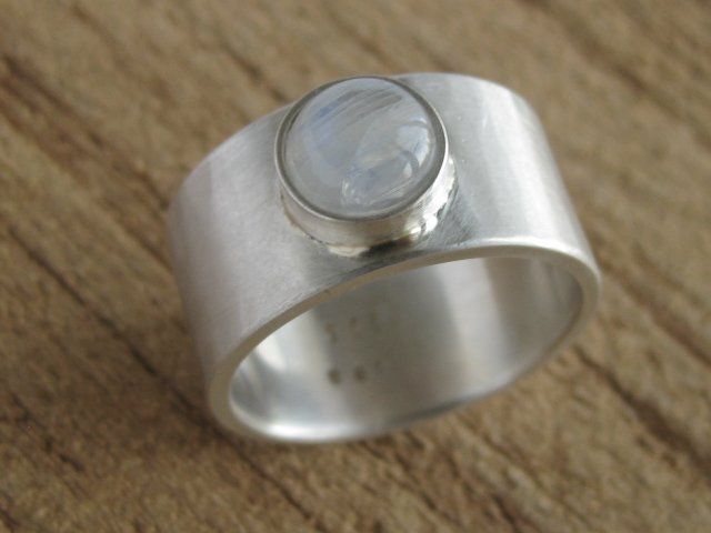 Anelli: breiter Ring Silber 935 Einzelstück Mondstein Gr. 58.5 – Nuovo (secondo la descrizione) da Ermatingen venduto da Decovin