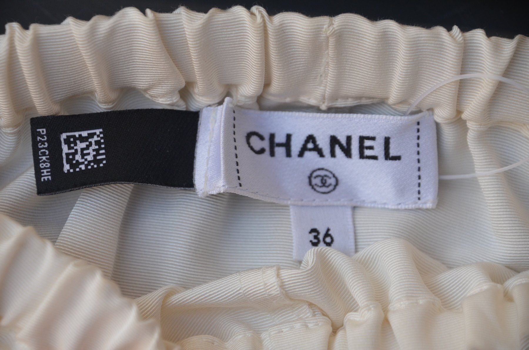 Chanel Pantaloni: Chanel Shorts .36 – Usato da Collonges venduto da Auganien 4