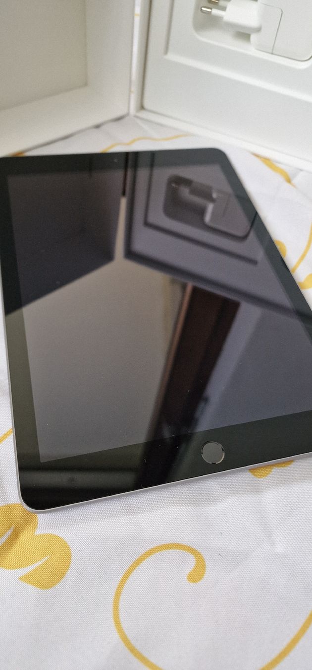 Apple Tablet PC: iPad Wi-Fi 32GB Space Grey – Usato da Romanshorn venduto da REALJessiB 1