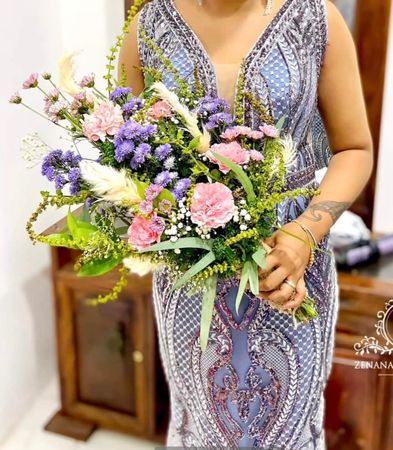 Exklusives Abendkleid in Silber-Blau mit aufwendiger Sticker