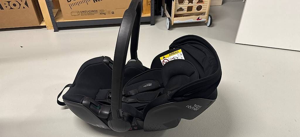 Britax Römer Seggiolini per auto: Britax Römer Babyschale – Usato da Rombach venduto da Rom070717