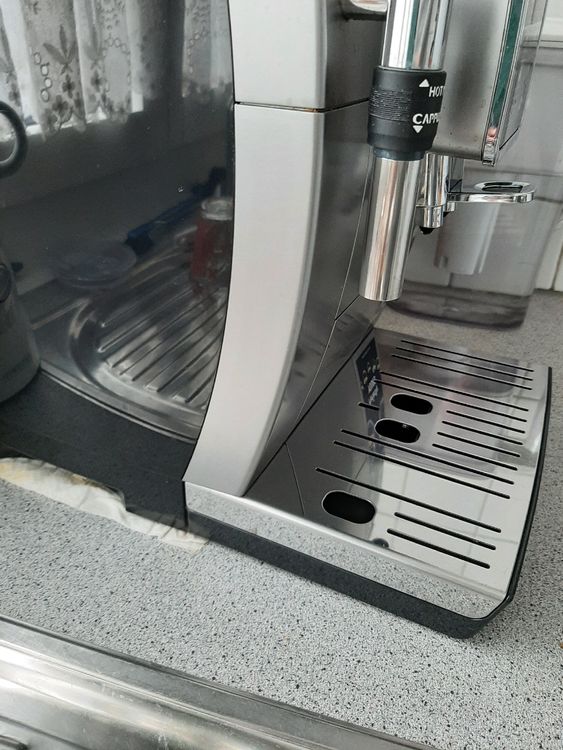 Macchina Caff&egrave; Automatica DeLonghi Dinamica ECAM35025SB &ndash; Argento, Usata Esposizione