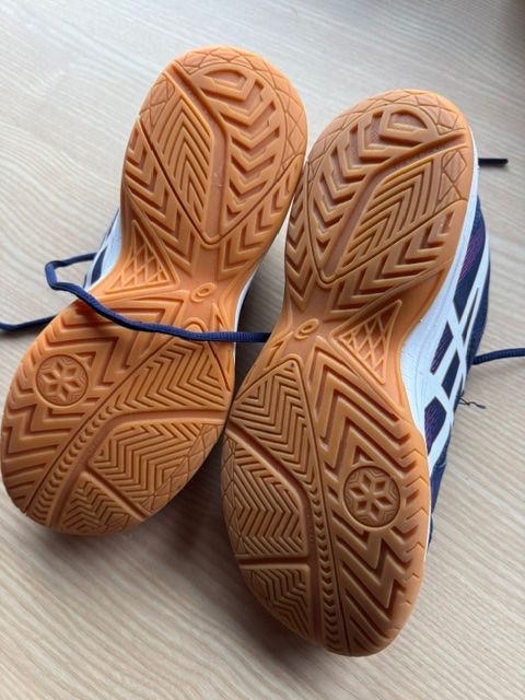 Asics Scarpe per ragazze: Hallenturnschuh asics Grösse 38 – Usato da Flüeli-Ranft venduto da patagonia73 1