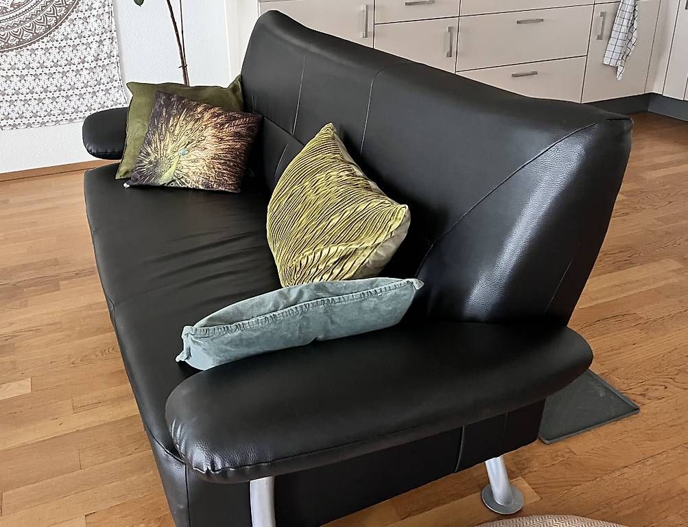 Sofas: Leder Sofa schwarz gratis  – Gebraucht aus Klingnau von bel_7yll 1