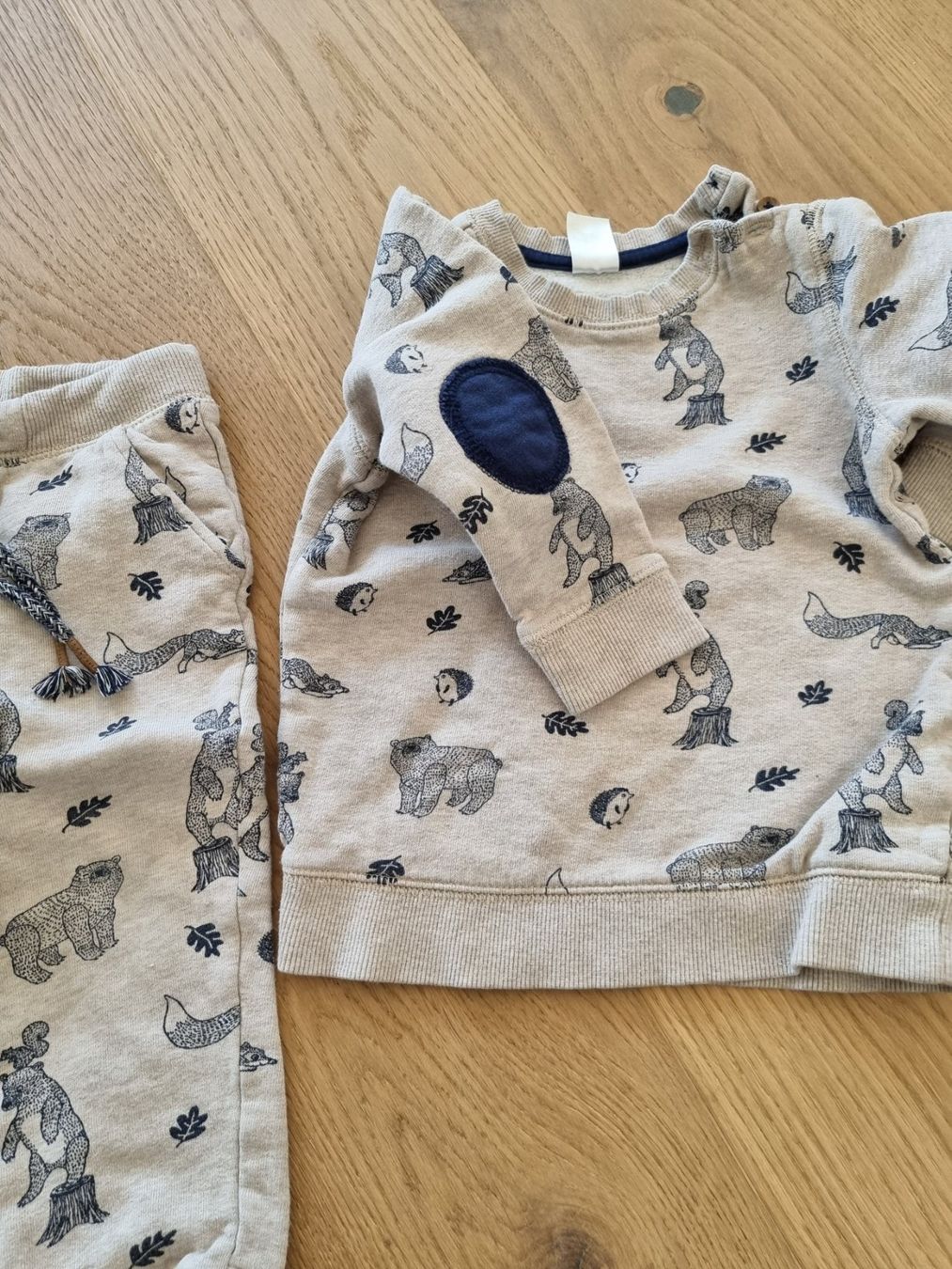 H&M Kleiderpakete: Trainer H&M, 86 – Gebraucht aus Buttikon SZ von Limo180 1