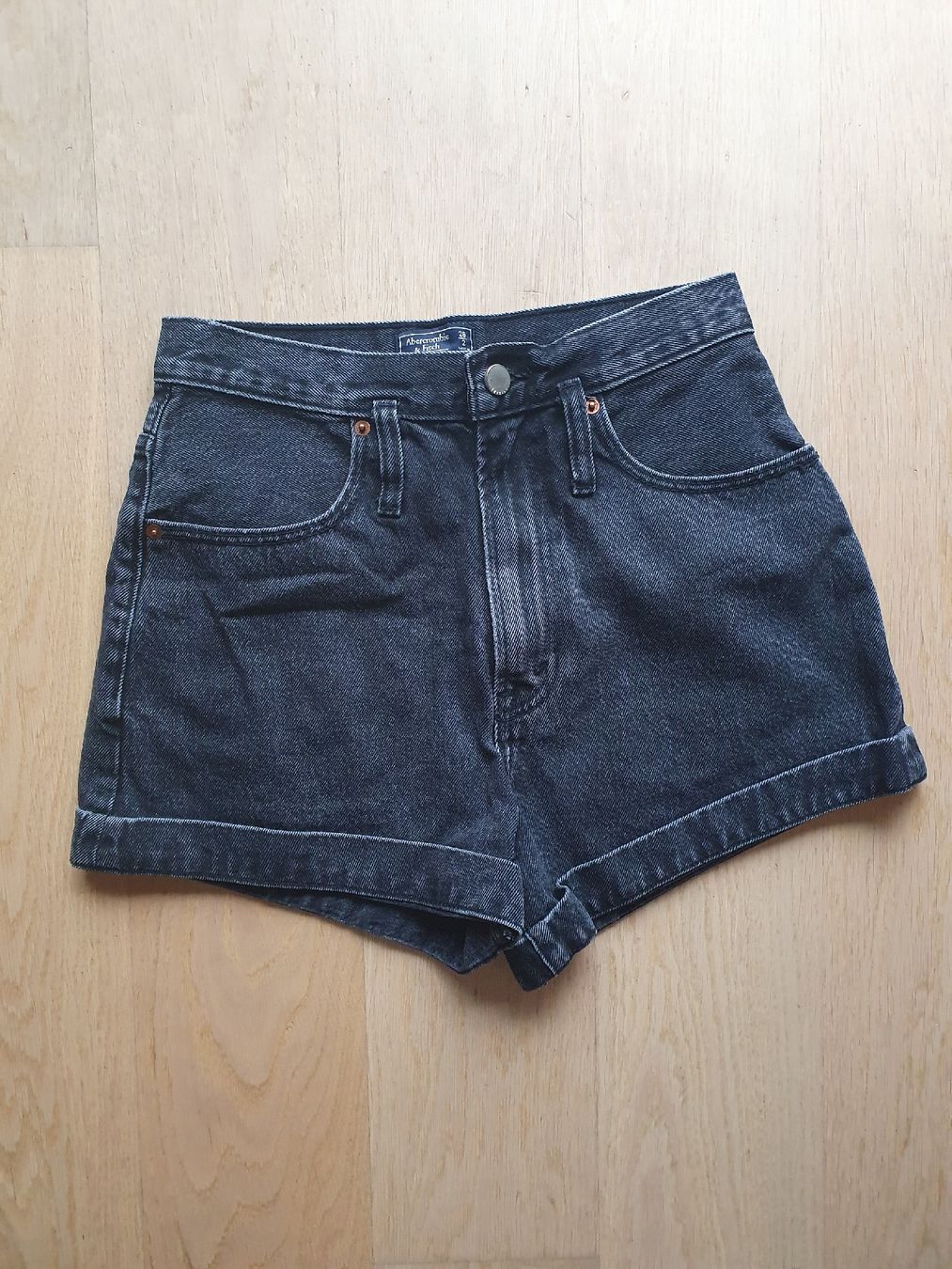 Abercrombie Pantaloni: Shorts – Nuovo (secondo la descrizione) da Zürich venduto da nadiialivia