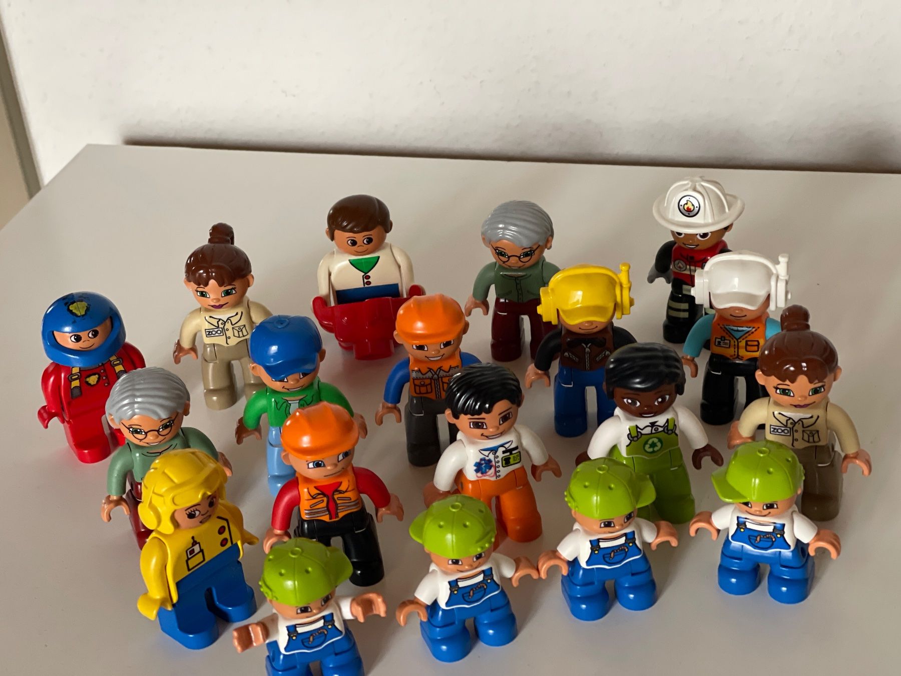 Lego Giocattoli: LEGO DUPLO 19Tolle Figuren – Usato da Gelterkinden venduto da cobra0110 1