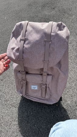 Herschel backpack - Vintage Style - Lightly Used! 🎒🎒🎒 (