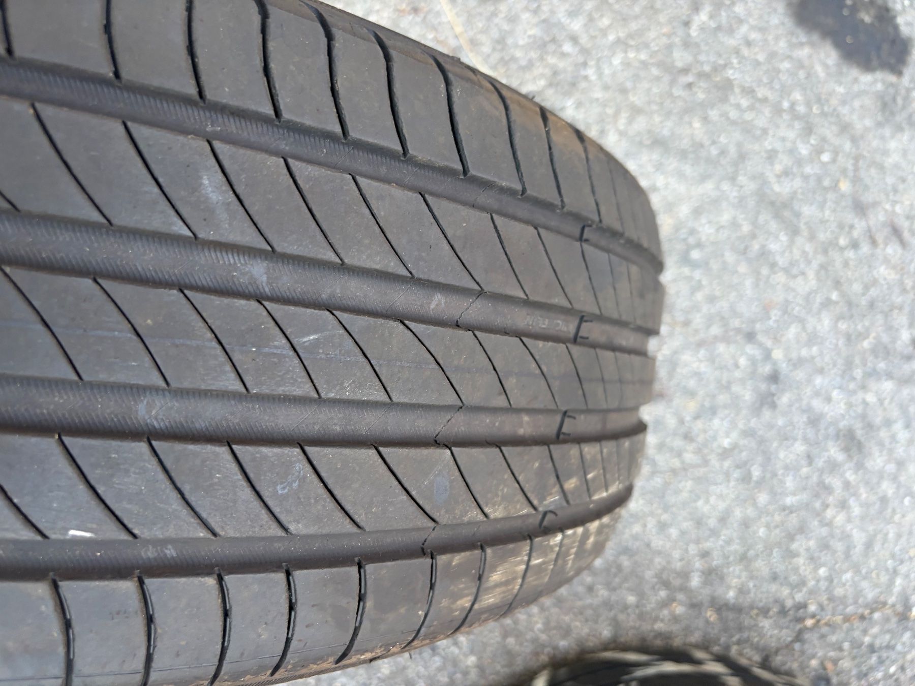 Michelin Pneus & Kompletträder: 205/55R19 Michelin e-primacy Reifen – Gebraucht aus Wettingen von Nici1932 6