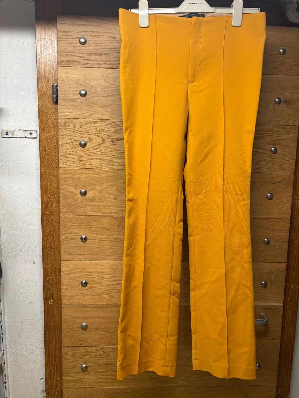 Mango Hosen: Trendige, ockerfarbene Stoffhose von Mango, Grösse L – Neu (gemäss Beschreibung) aus OLTEN von lululoveslemon99