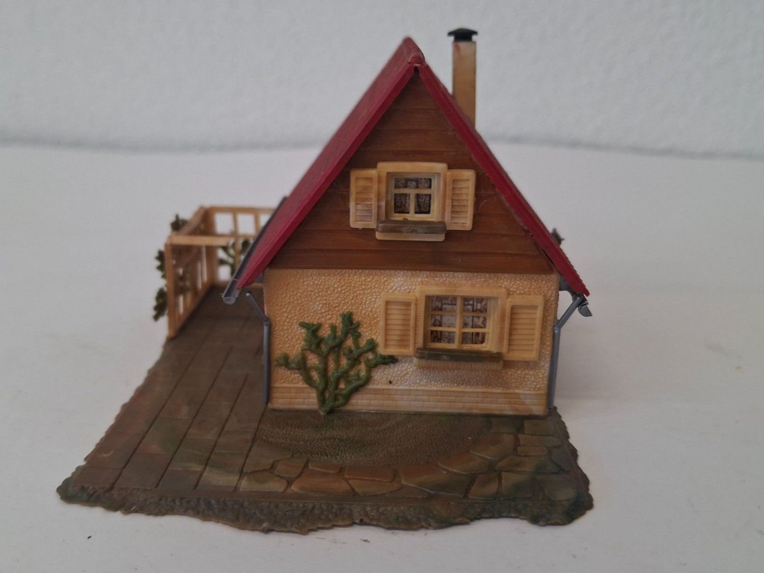 Modelleisenbahnen: Modellbau Wohnhaus mit Garten – Gebraucht aus Reichenburg von AK307 1