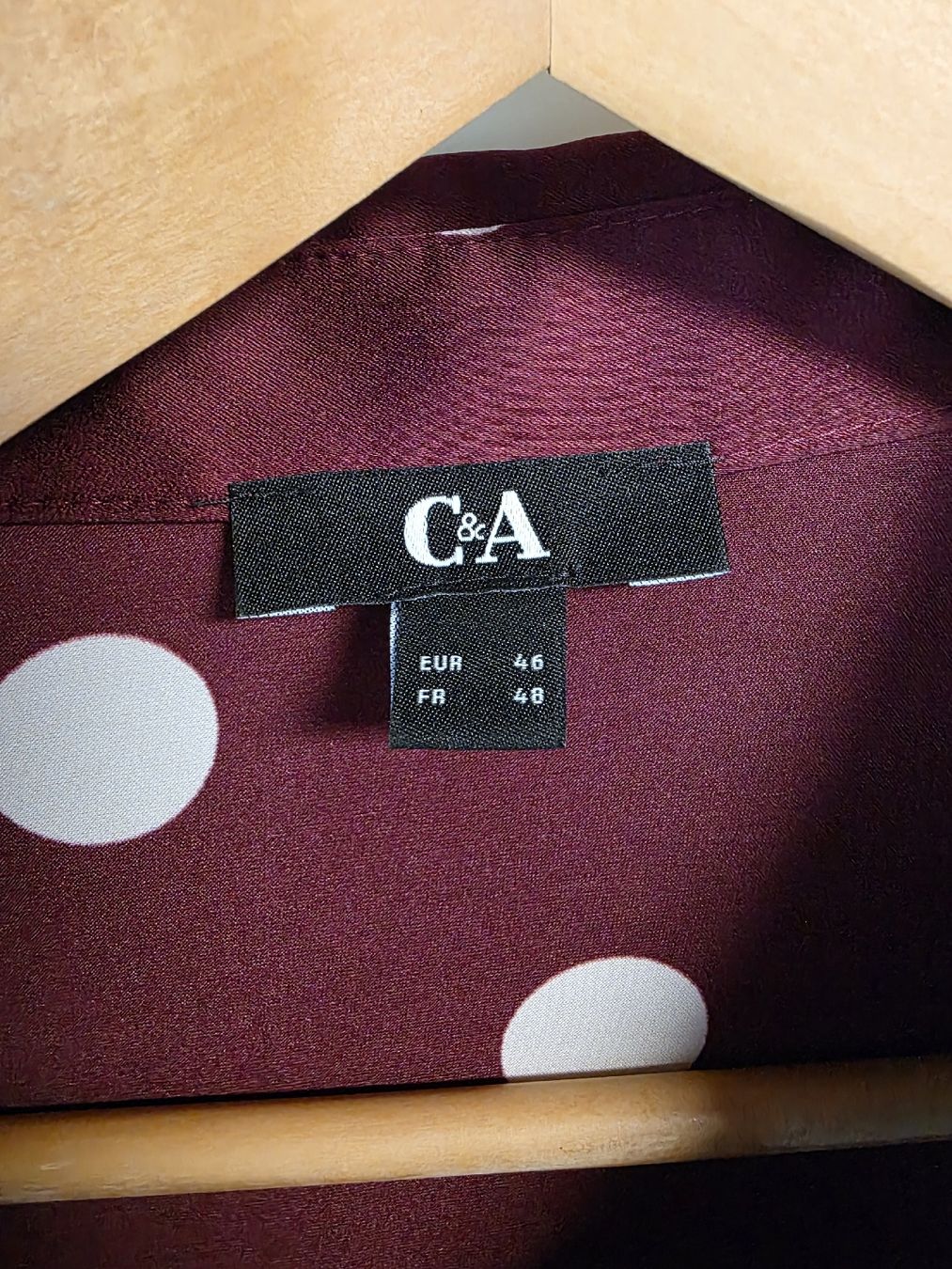 C&A Camicette: Blouse C&A polka dot burgundy size 46 – Nuovo (secondo la descrizione) da Volketswil venduto da mic_27b5 1