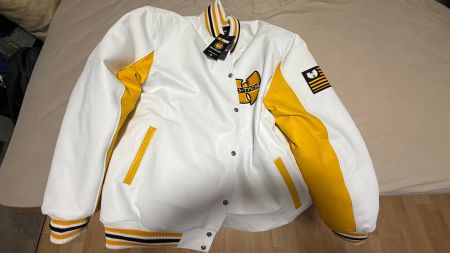 WU Classic Logo Varsity White & Yellow Jacket XXL. Neu.