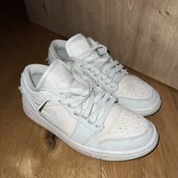 Jordan 1 Low Spruce Aura